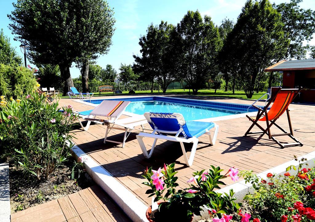 Isola Di Wight Bed and Breakfast San Michele al Tagliamento Exteriör bild